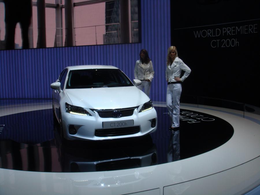  Lexus CT200h 2010 года  (фото 111 из 266)